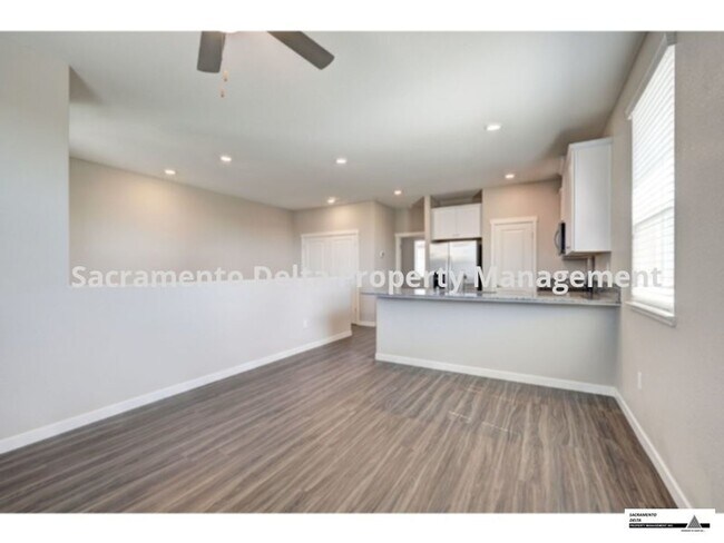 Foto del edificio - 2bed/2.5bath Model Home in West Sac Develo...
