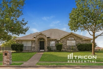 Building Photo - 1140 High Point Dr