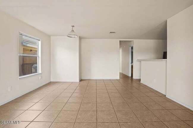 Building Photo - 5740 Saluki Dr