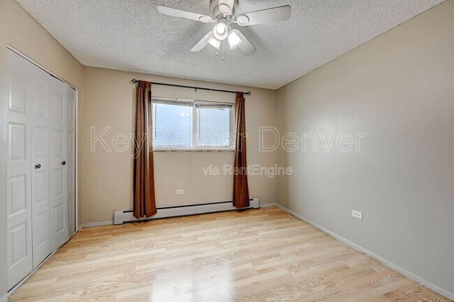 Foto del edificio - 4565 S Lowell Blvd