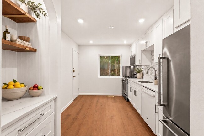 Building Photo - 47 Bayberry Dr