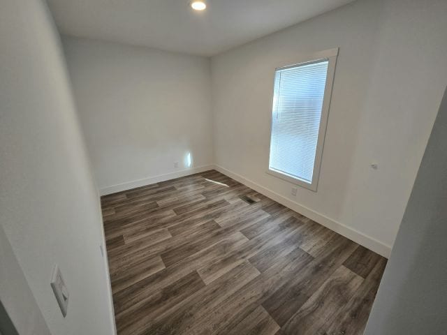 Building Photo - 121 Maple Dr