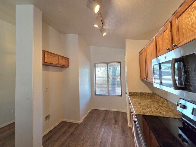 Foto del edificio - Goodyear 3 Bedroom / 2 Bath with RV Gate!