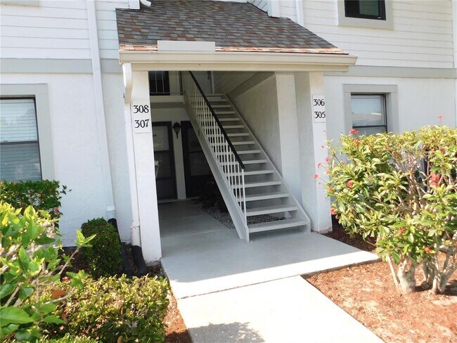 Building Photo - 305 Meadow Ln