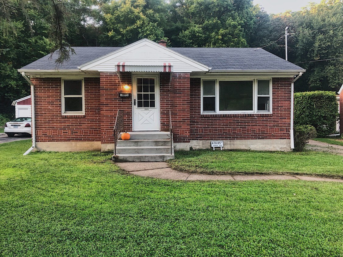 1071 Kaufmann Ave, Dubuque, IA 52001 House Rental in Dubuque, IA