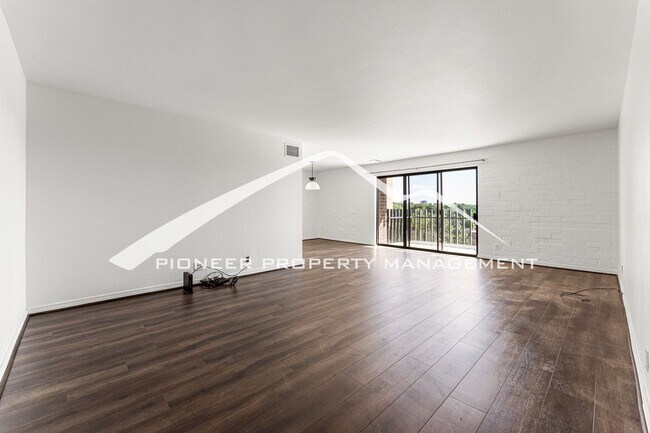 Foto del edificio - Fantastic Condo with Central AC and Balcony
