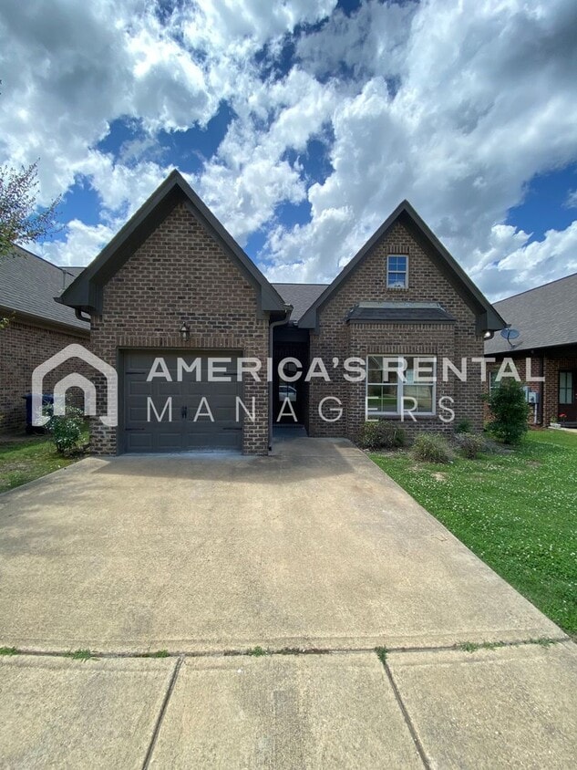Foto principal - Home in Lake Cyrus!!! Available Now!