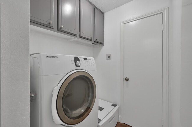 Foto del edificio - 10203 Beekman Pl Dr