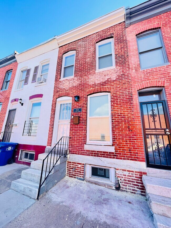Building Photo - 2131 E Chase St