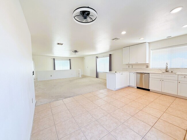 Building Photo - AVAILBLE NOW!! Beautifully Updated 3 Bedro...