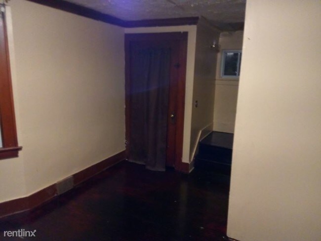 Building Photo - 4 br, 2 bath House - 611 birr street