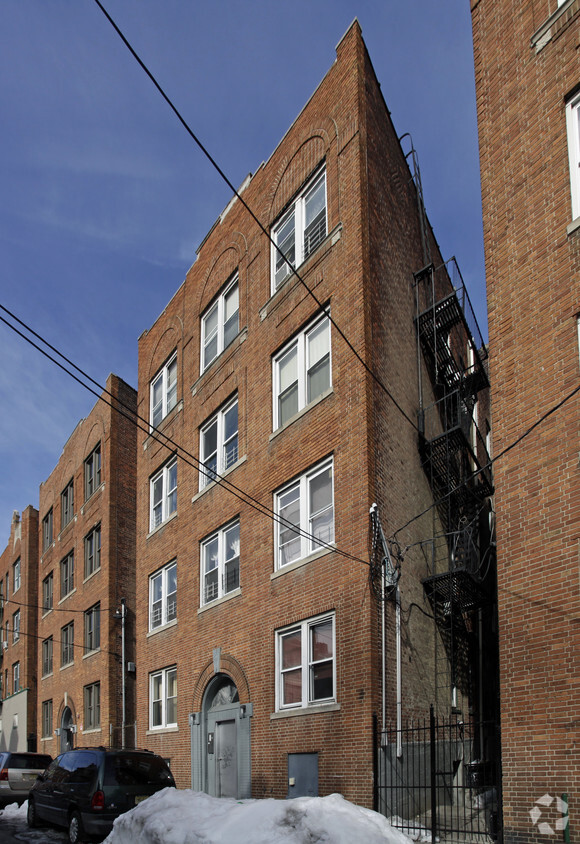 Building Photo - 20 Reed St