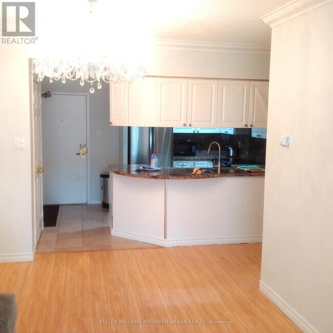 Photo du bâtiment - 889-889 Bay St.
