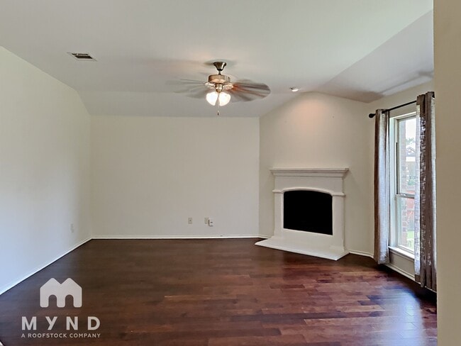 Building Photo - 5591 Coventry Drive