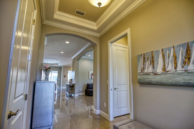 Foto del edificio - Seasonal Short-Term Pool Home located in Bellacina by Casey Key!