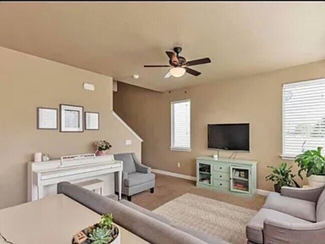 Building Photo - Spacious and Townhome Now Available!
