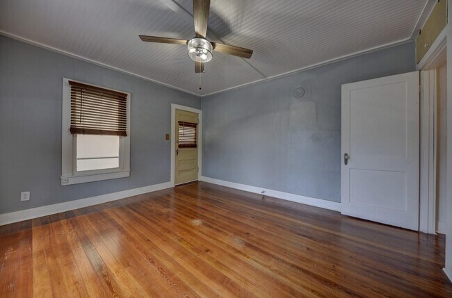 Foto del edificio - 239 N Monroe St