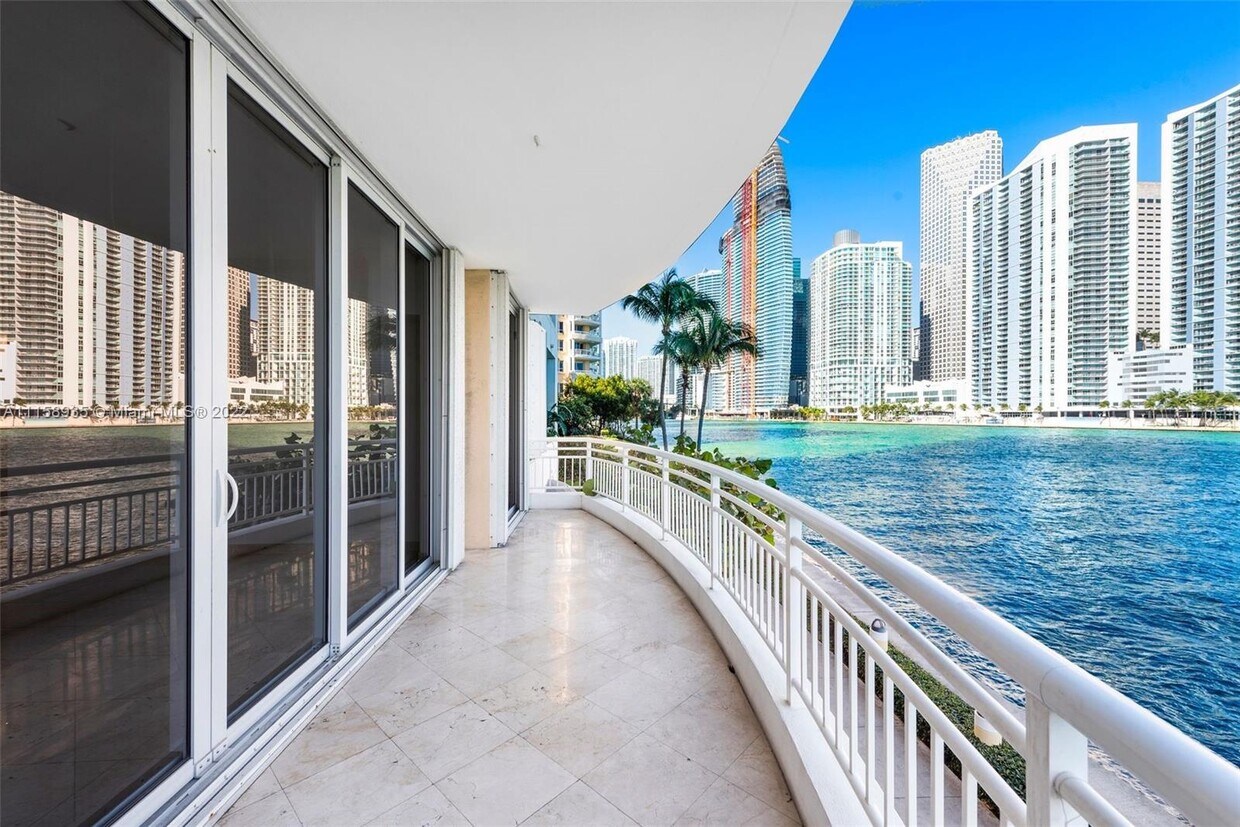 Primary Photo - 848 Brickell Key Dr