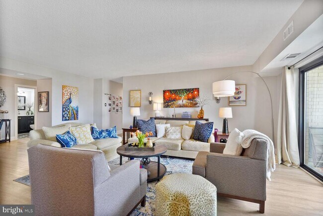 Foto del edificio - 309 Yoakum Pkwy