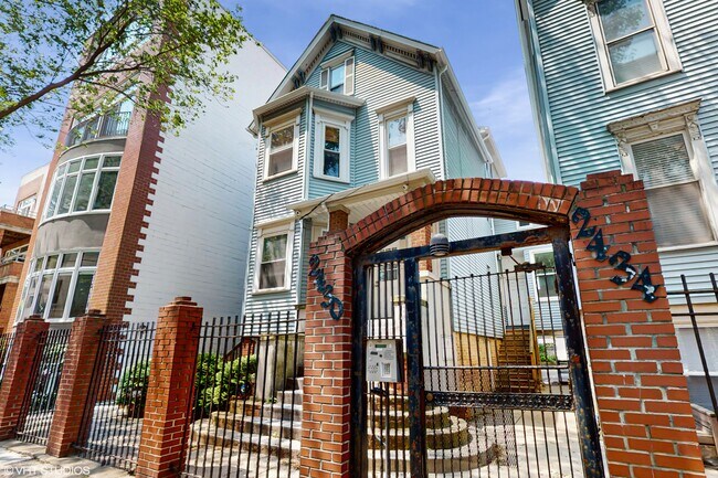 Foto del edificio - 2430 N Southport Ave