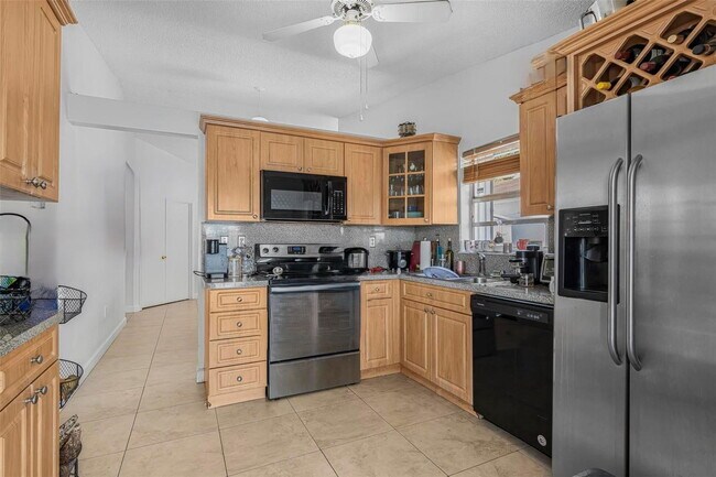 Building Photo - 8520 NW 193rd Ln
