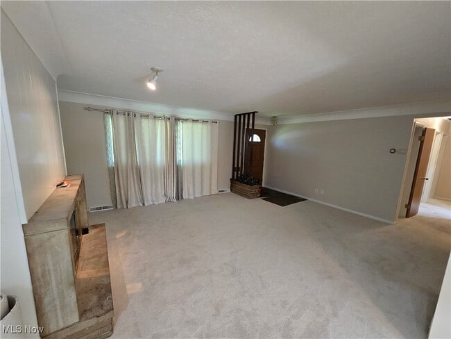 Building Photo - 5229 Evergreen Dr