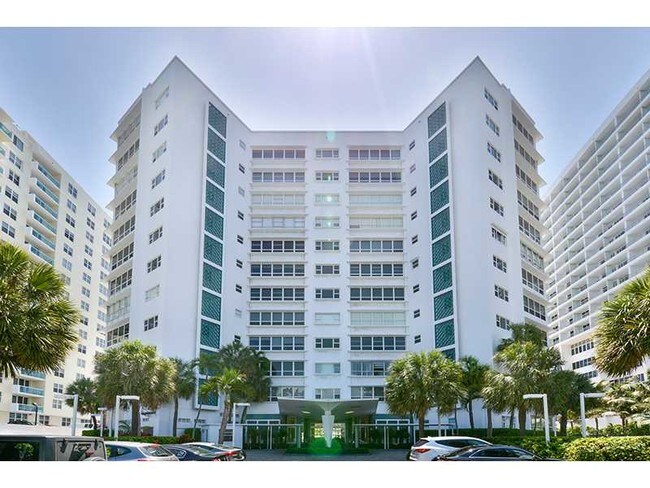 Building Photo - 4925 Collins Ave