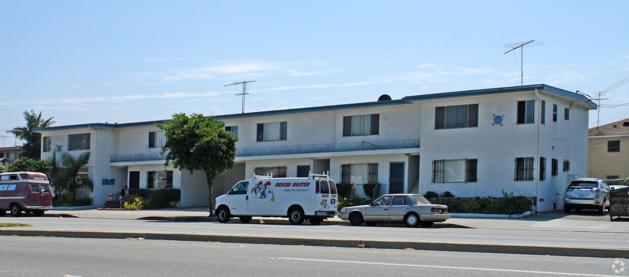Building Photo - 10938 Venice Blvd