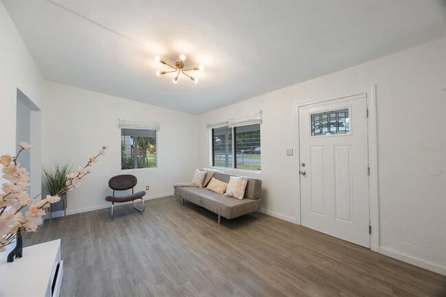 Foto del edificio - 5481 47th Ave N