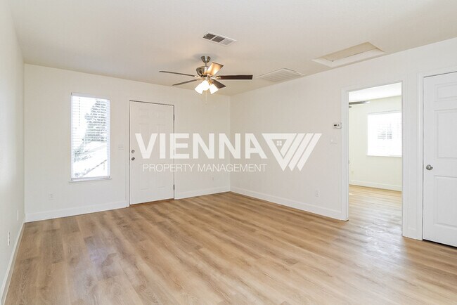 Foto del edificio - 912 Shearer St