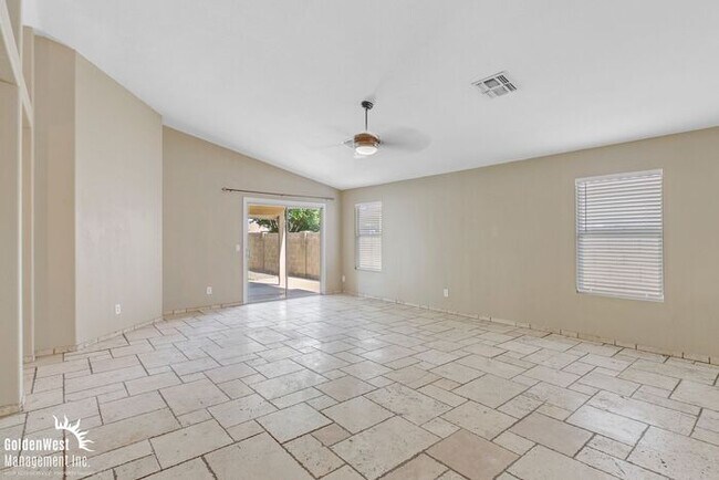 Foto del edificio - Charming 3 Bdm 2Ba Single-Story Home in Gl...