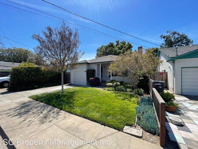 Building Photo - 3 br, 1 bath House - 1372 Walnut Street