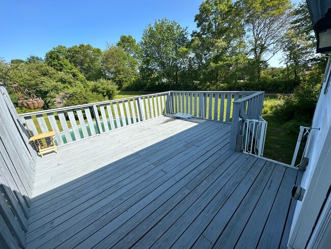 Building Photo - BEAUTIFUL 3 BED 2 BATH in Stonington