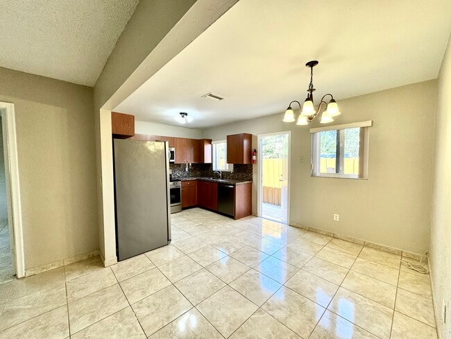 Building Photo - 6133 Buchanan St