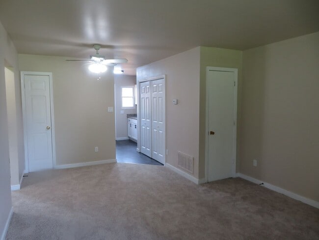 Building Photo - Colonial Heights Virginia