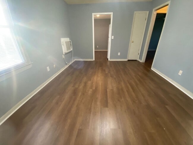 Building Photo - 123 Cavin Court Unit D