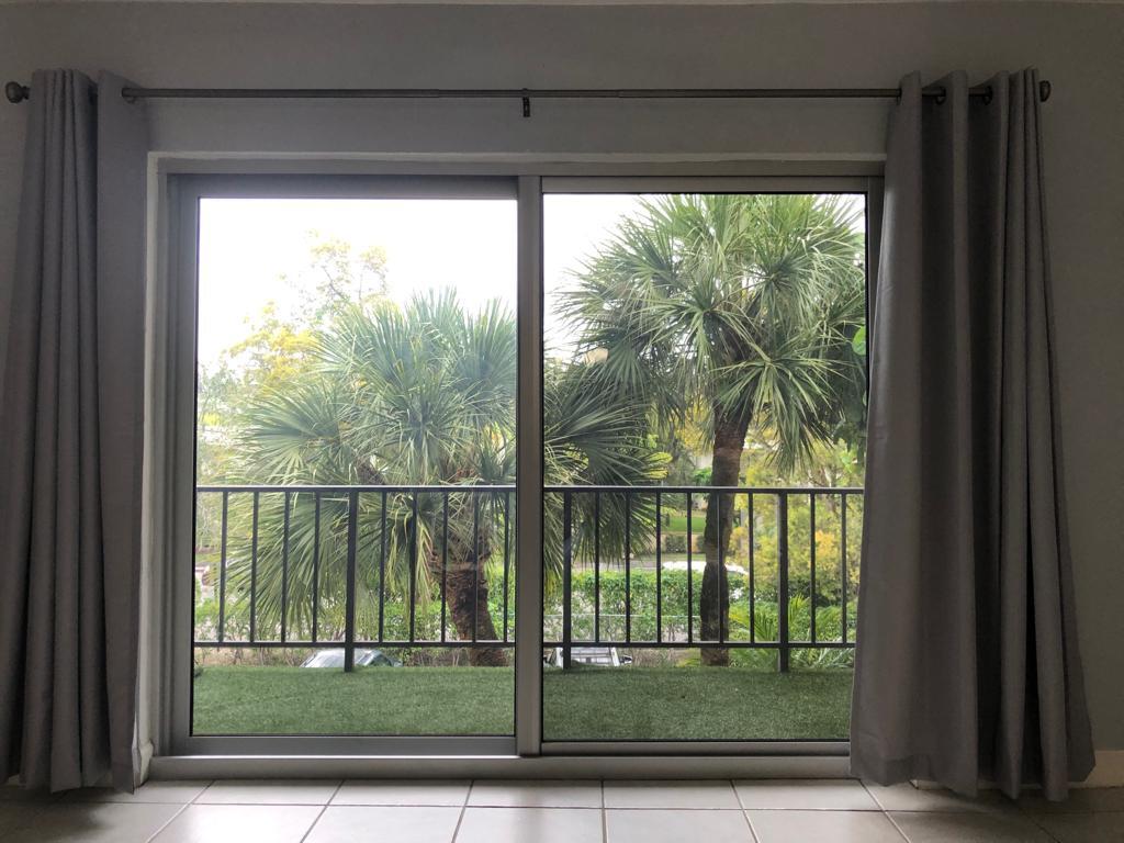 Foto principal - 6884 N Kendall Dr