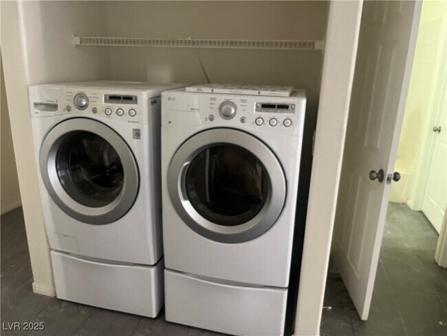 Foto del edificio - 8555 W Russell Rd