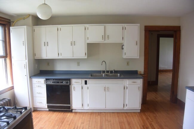 Building Photo - 62 Catherine St