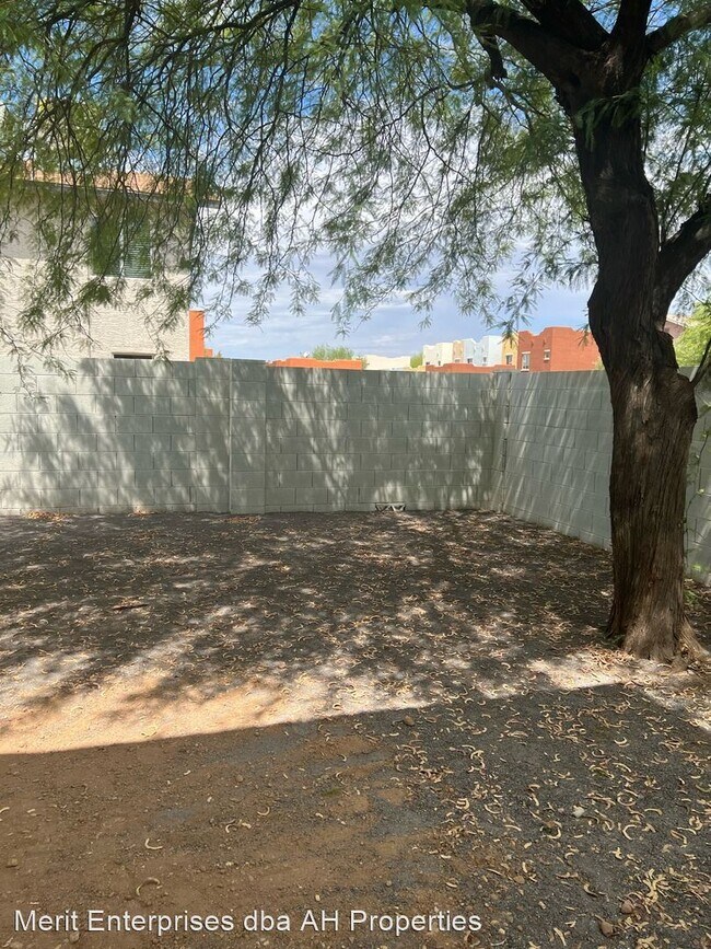 Building Photo - 2 br, 1 bath House - 12730 W AMY DR #2