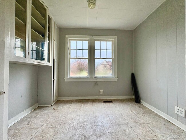 Building Photo - 3013 S Michigan St