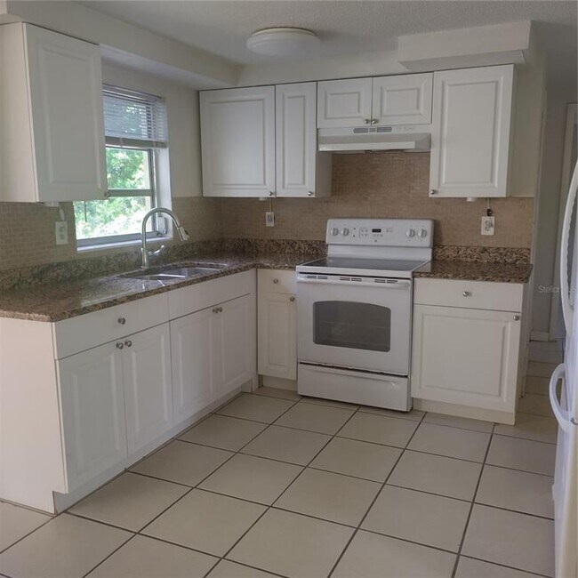 Foto del edificio - 4841 Blossom Dr