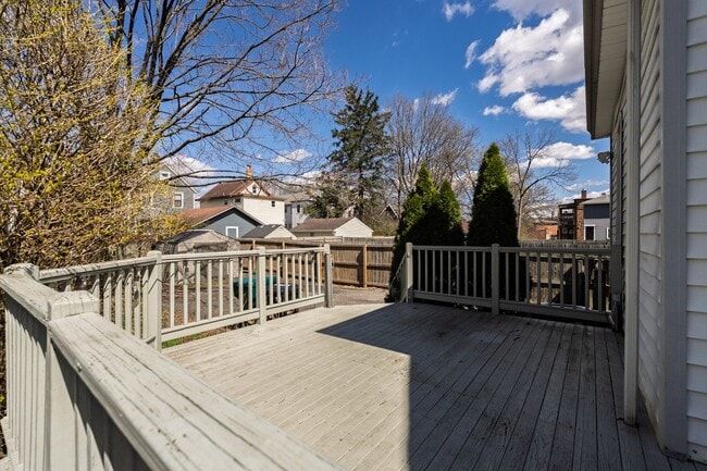 Building Photo - 2892 Markbreit Ave