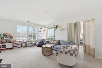 Building Photo - 8103 Lacy Dr