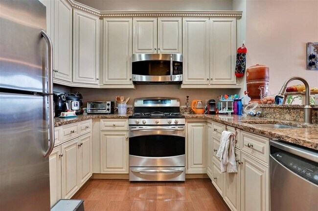 Foto del edificio - 7400 River Rd