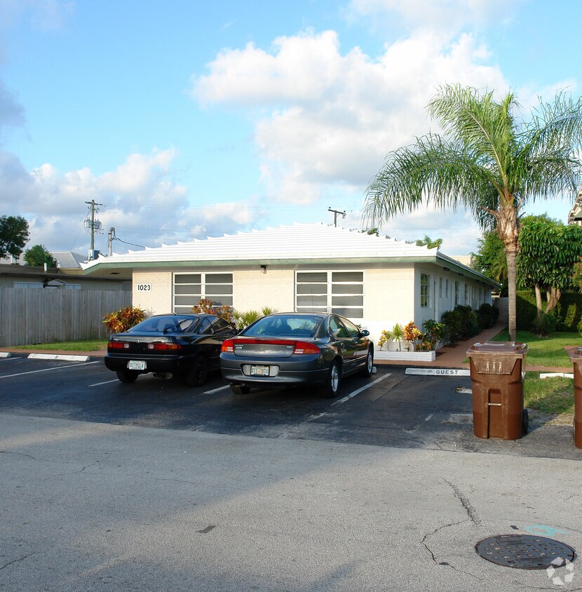 Building Photo - 1023 N Victoria Park Rd