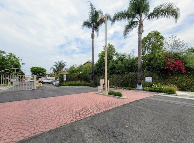 Foto del edificio - Portofino 2+2 Bedroom Townhouse in Oxnard