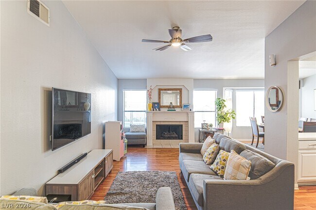 Foto del edificio - 9009 Feather River Ct