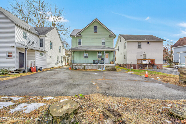 Foto del edificio - 266 Rutter Ave