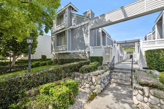 Building Photo - 111 S Sierra Madre Blvd